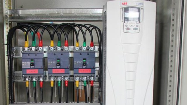 變頻控制柜特性，金陵奇峰廠家來幫您詮釋